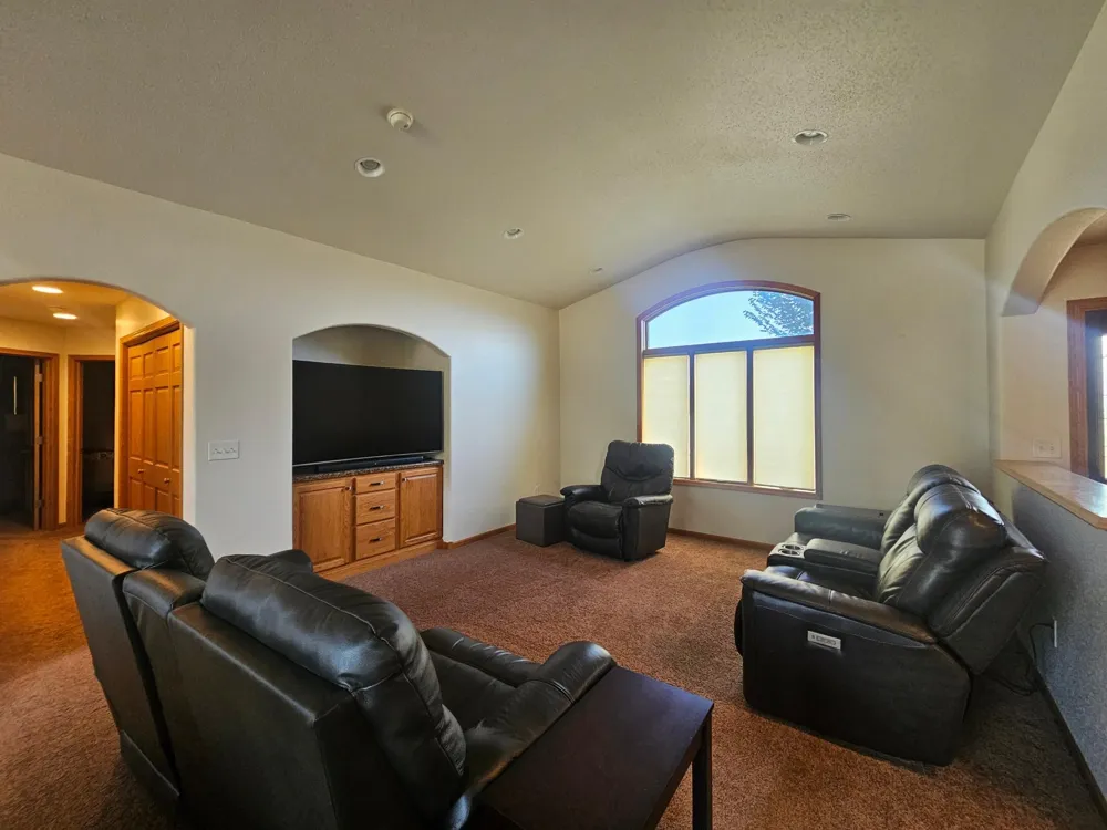 7580 Country Creek Road Wahpeton, ND 58075