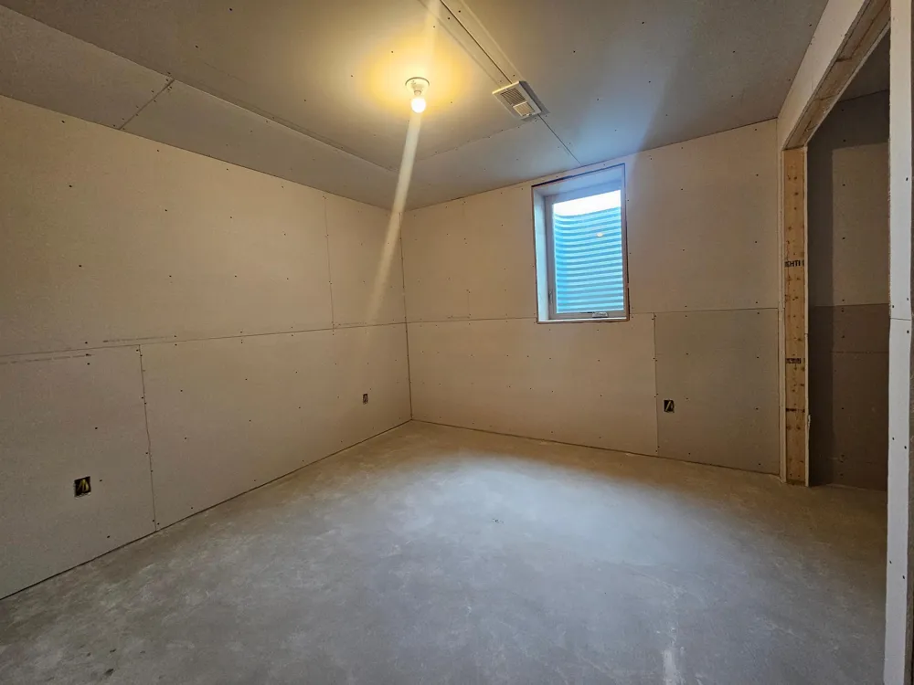 7580 Country Creek Road Wahpeton, ND 58075
