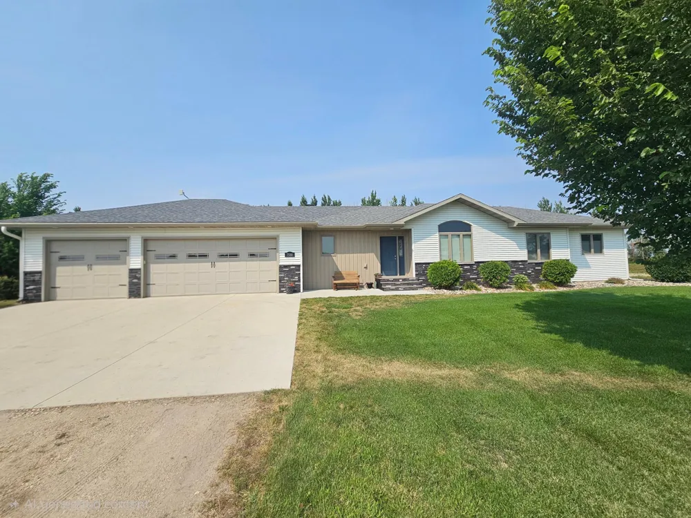 7580 Country Creek Road Wahpeton, ND 58075