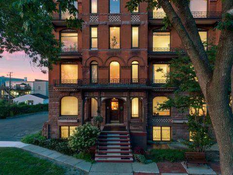 703 Laurel Avenue #1W