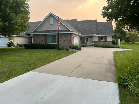 3310 Eagle Ridge Drive W
