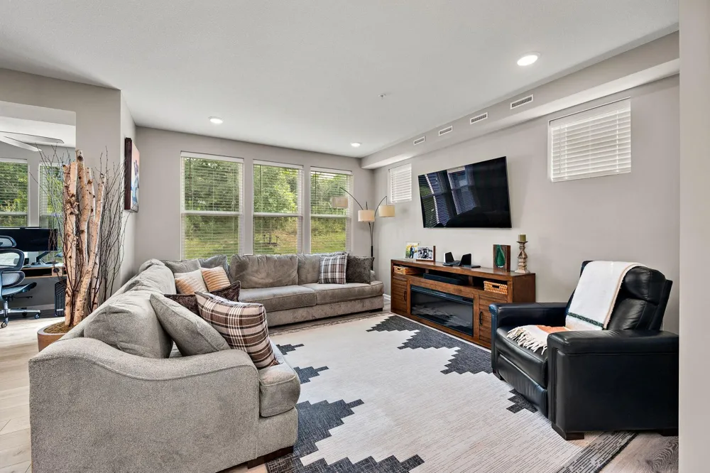 4864 Avery Court Eagan, MN 55123