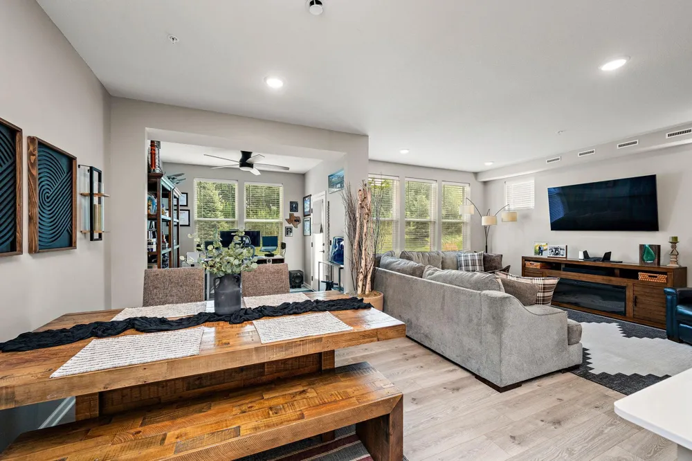 4864 Avery Court Eagan, MN 55123