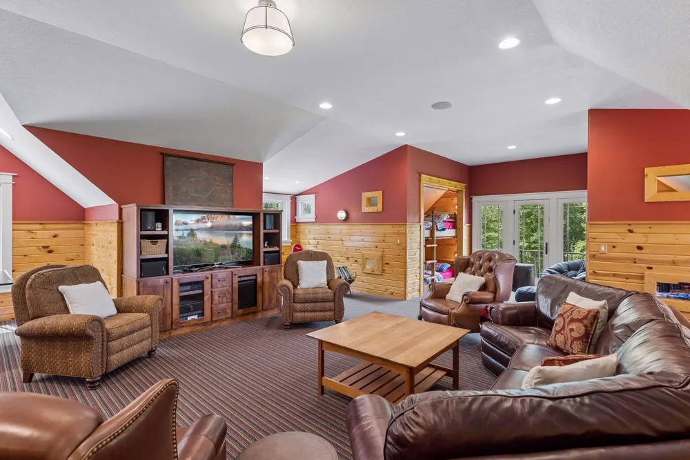 12870 Saint Croix Trail Stillwater, MN 55082