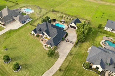 2585 Wincrest Drive