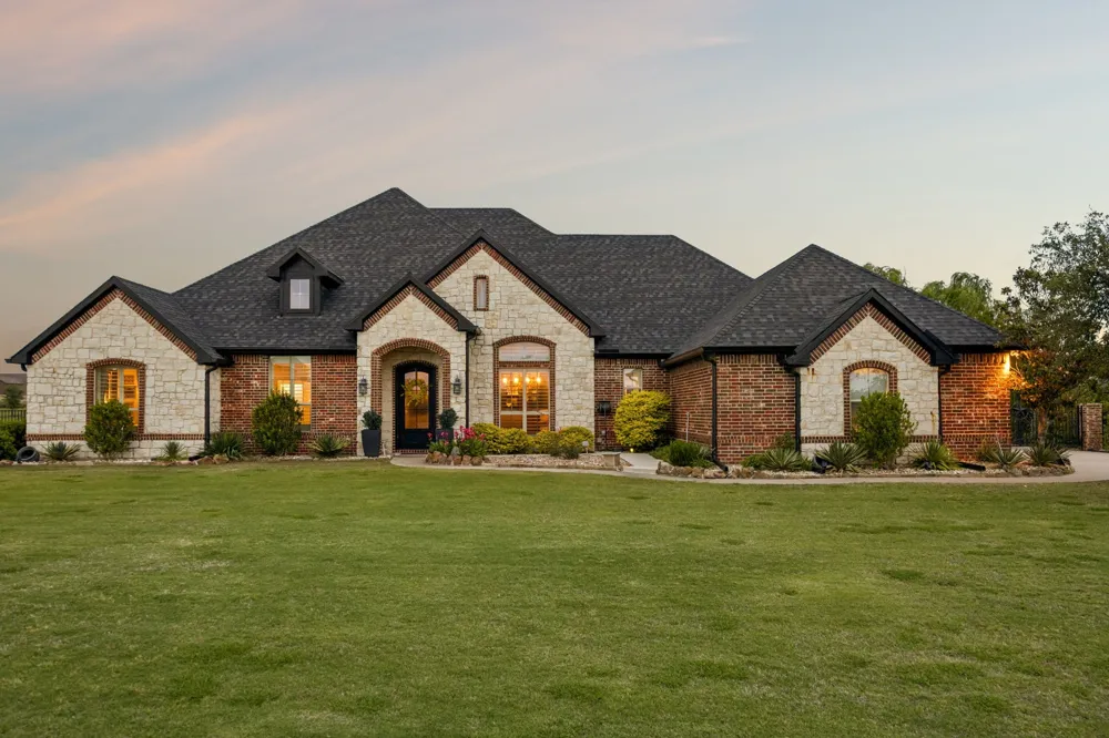 2585 Wincrest Drive Rockwall, TX 75032
