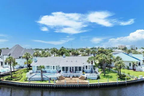 1522 Trout Lane