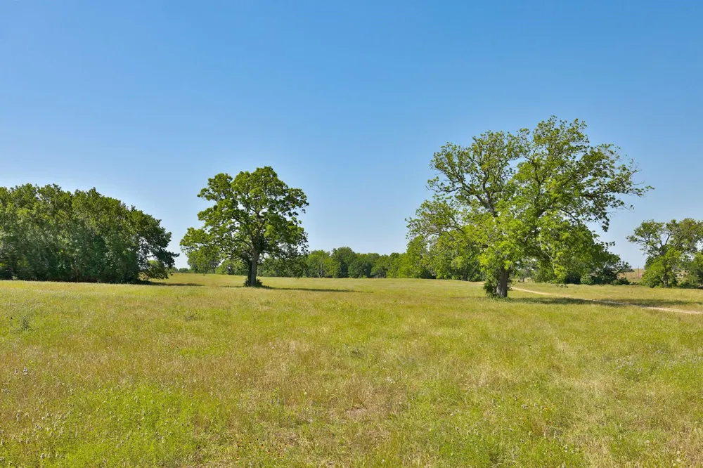 9 Cr 305 Road Navasota, TX 77868
