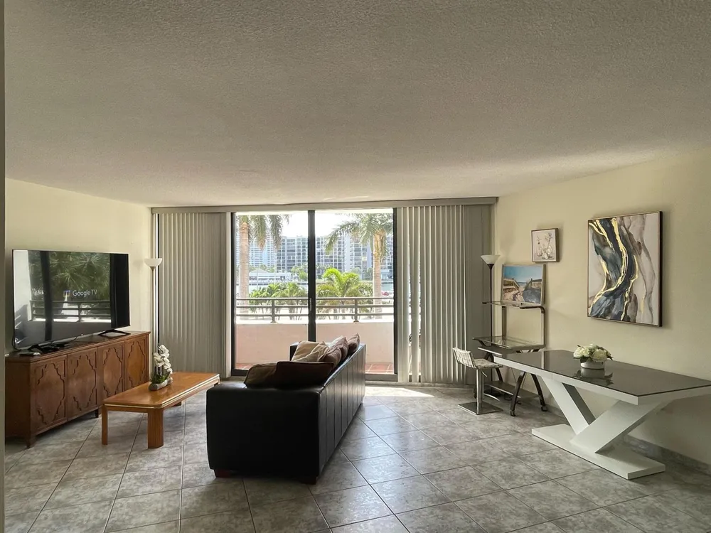 3505 S Ocean Drive #203 Hollywood, FL 33019