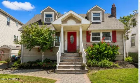 64 Waackaack Avenue