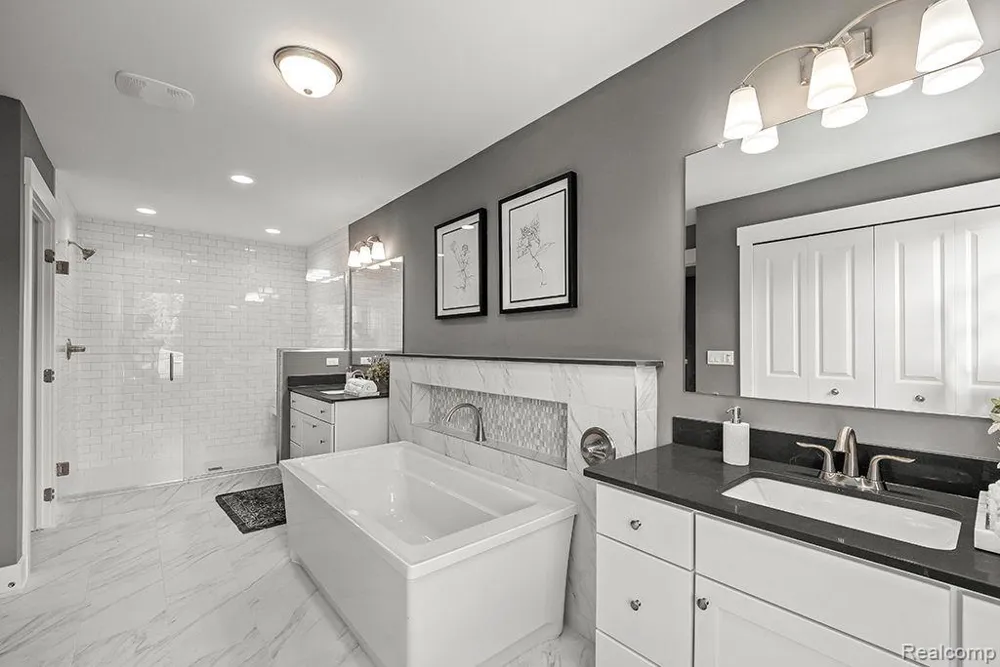 13713 Stone Falcon Shelby Charter Township, MI 48315