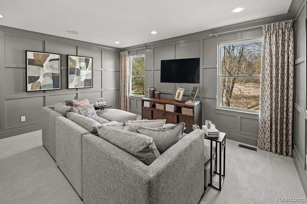 13713 Stone Falcon Shelby Charter Township, MI 48315