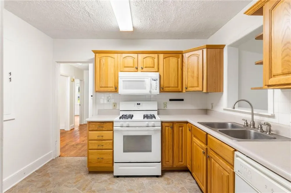 2510 Jewel Street East Point, GA 30344