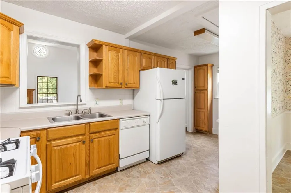 2510 Jewel Street East Point, GA 30344