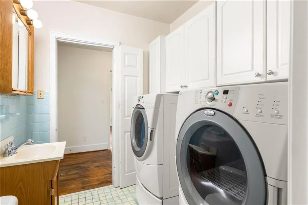 2510 Jewel Street East Point, GA 30344