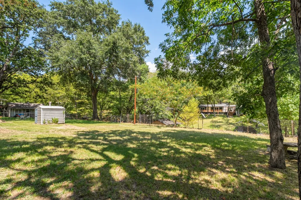 2105 Lakeview Drive Mabank, TX 75156