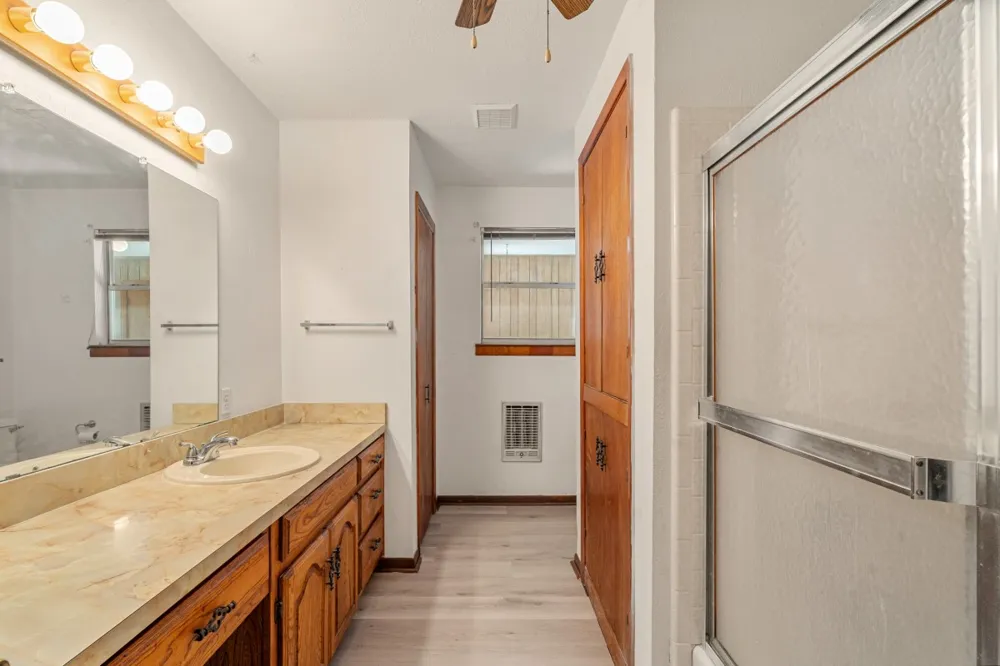 2105 Lakeview Drive Mabank, TX 75156