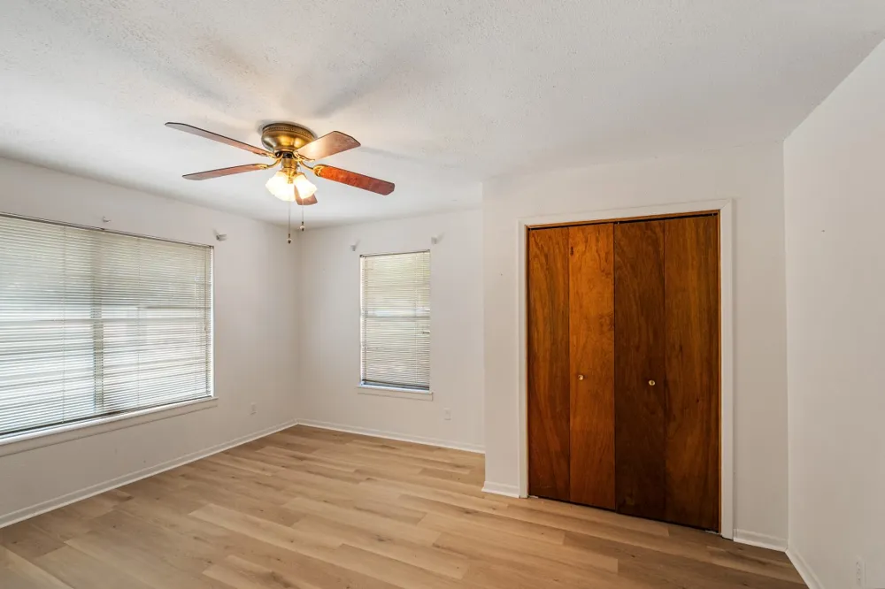 2105 Lakeview Drive Mabank, TX 75156