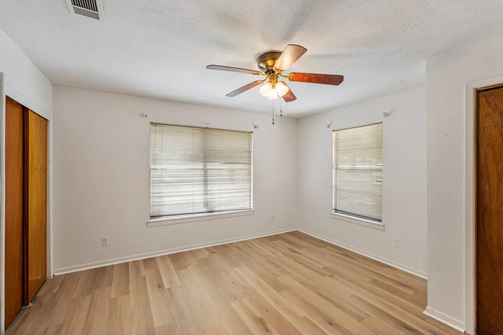 2105 Lakeview Drive Mabank, TX 75156