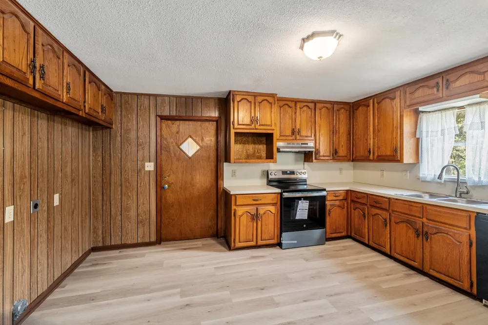 2105 Lakeview Drive Mabank, TX 75156