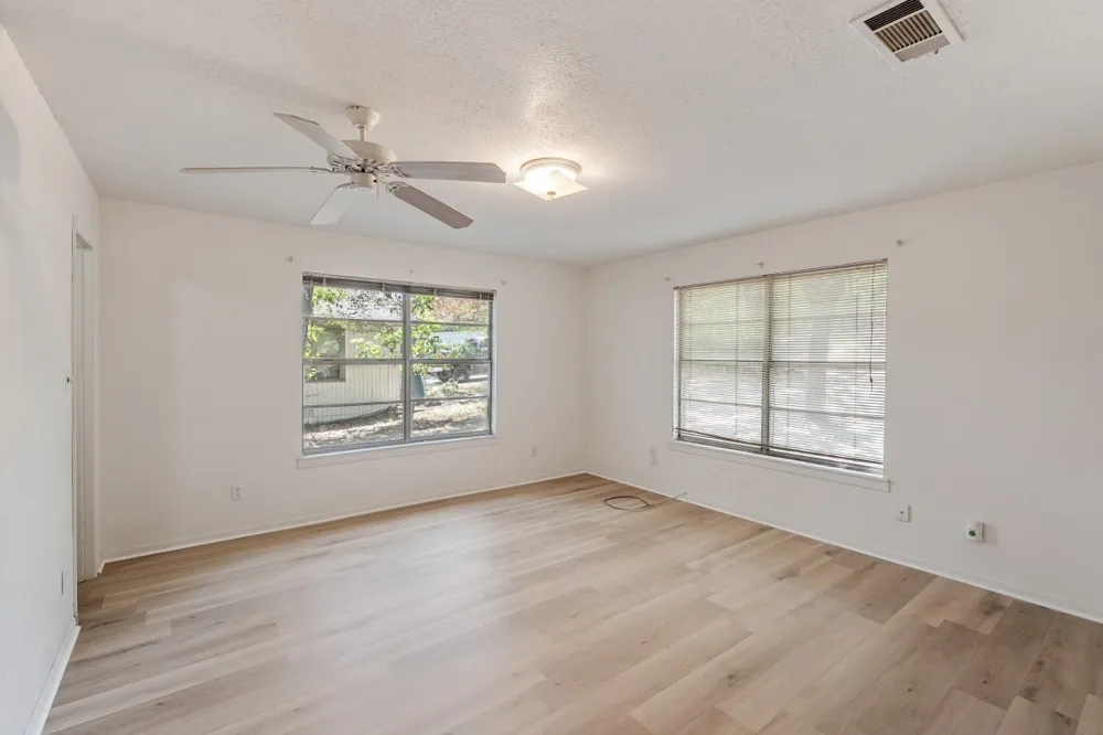 2105 Lakeview Drive Mabank, TX 75156
