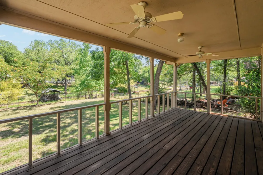 2105 Lakeview Drive Mabank, TX 75156