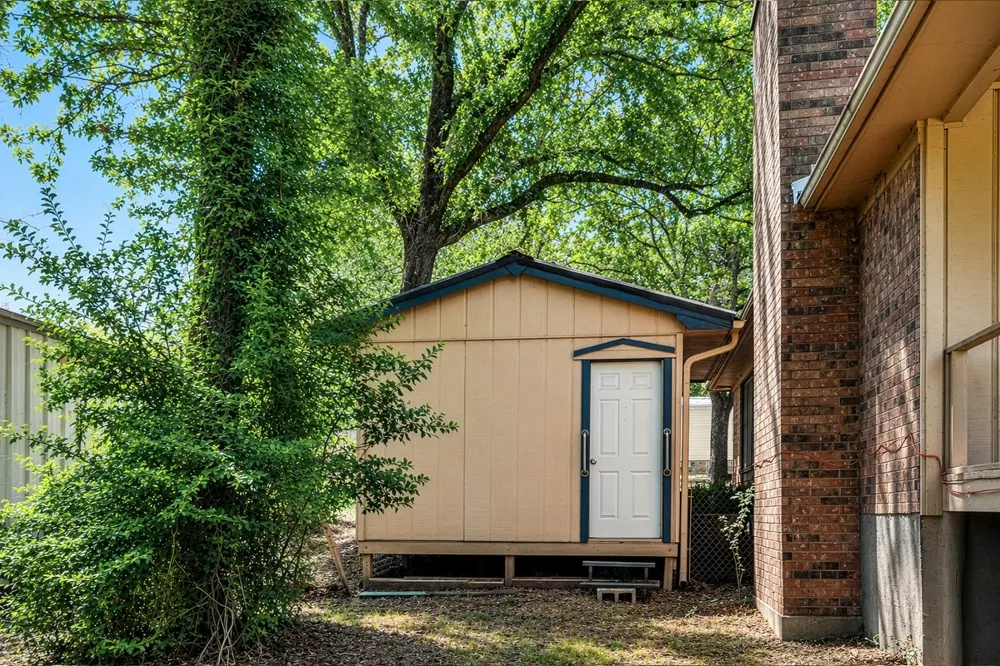 2105 Lakeview Drive Mabank, TX 75156