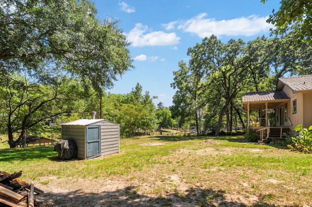 2105 Lakeview Drive Mabank, TX 75156