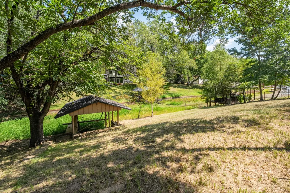2105 Lakeview Drive Mabank, TX 75156