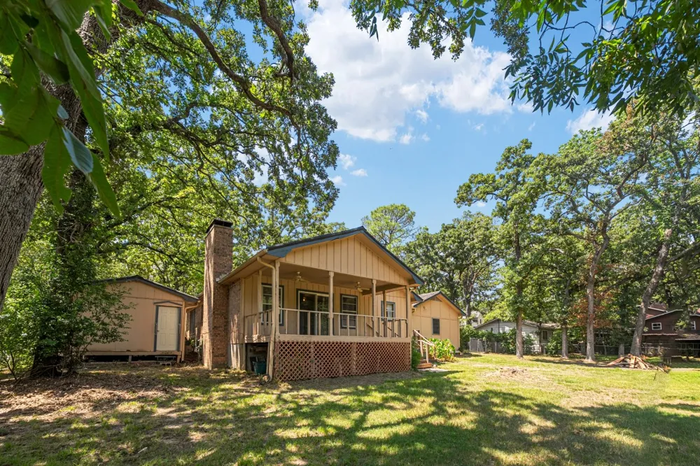 2105 Lakeview Drive Mabank, TX 75156