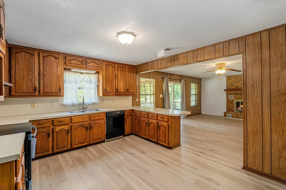 2105 Lakeview Drive Mabank, TX 75156