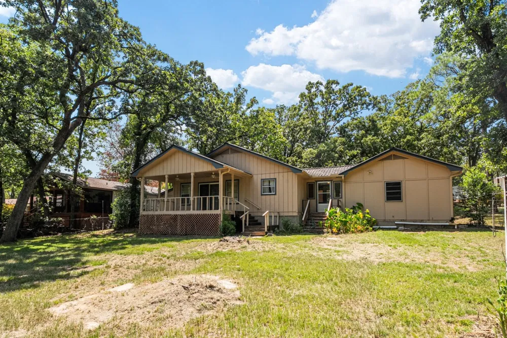 2105 Lakeview Drive Mabank, TX 75156