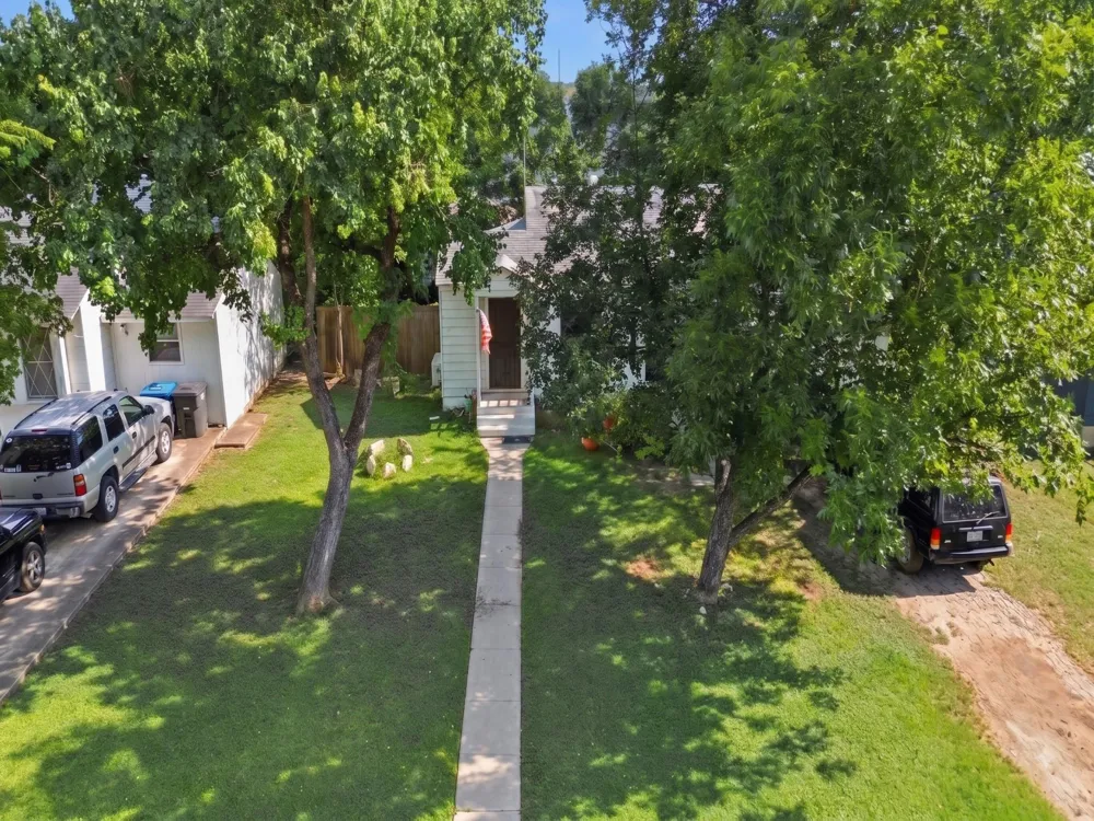 858 Lee Hall San Antonio, TX 78212