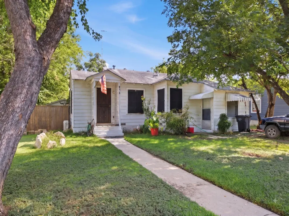 858 Lee Hall San Antonio, TX 78212