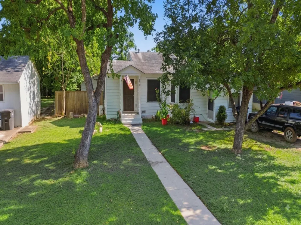 858 Lee Hall San Antonio, TX 78212