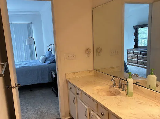 4040 Greenleaf Circle #305 Kalamazoo City, MI 49008
