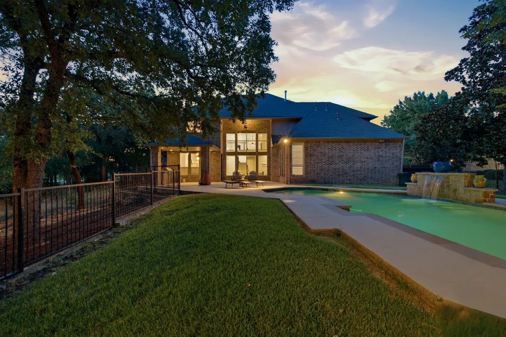2104 Beachview Drive Flower Mound, TX 75022