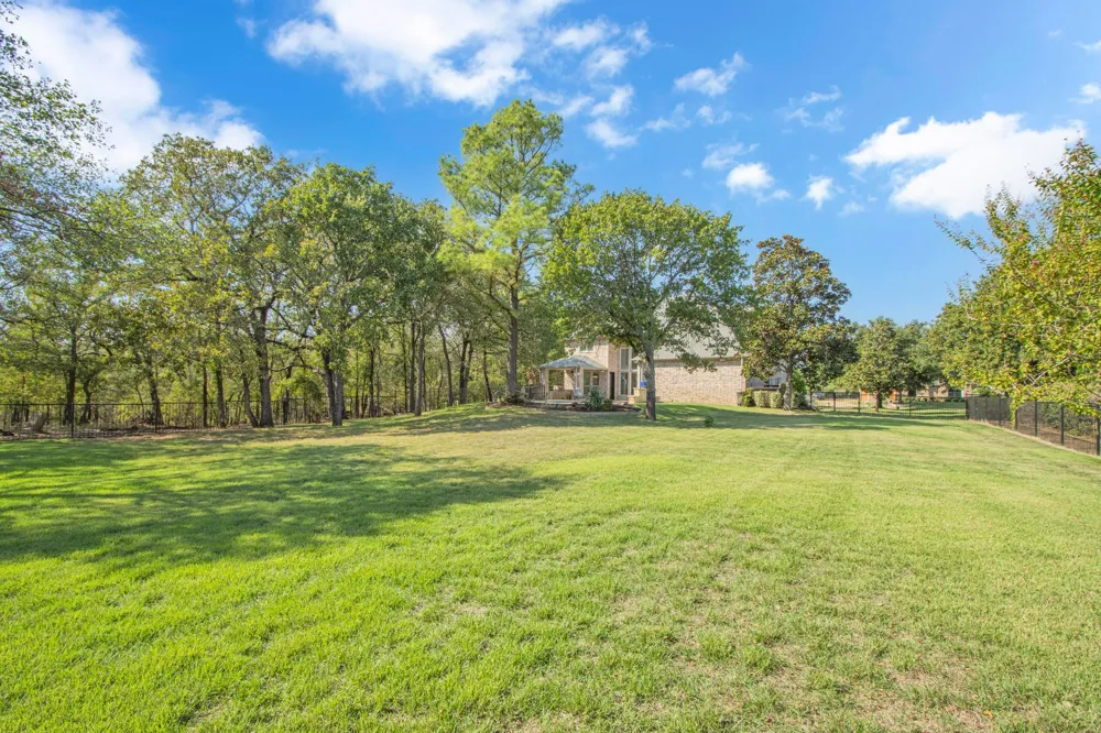 2104 Beachview Drive Flower Mound, TX 75022