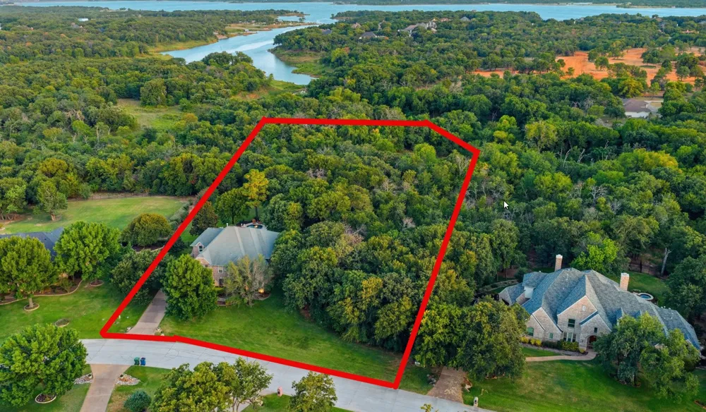 2104 Beachview Drive Flower Mound, TX 75022