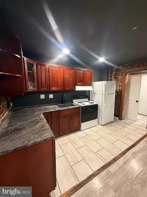24 MARSHALL AVENUE #3