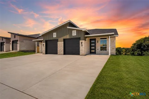 1213 Lone Pine Way
