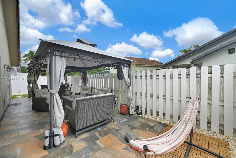 17640 SW 4th Ct Pembroke Pines, FL 33029