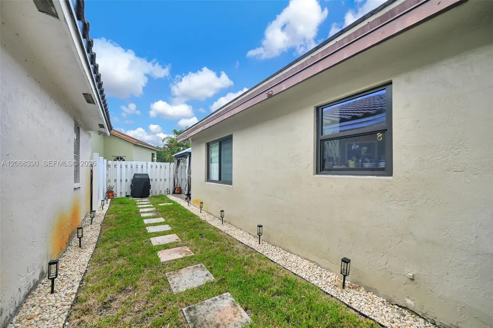 17640 SW 4th Ct Pembroke Pines, FL 33029