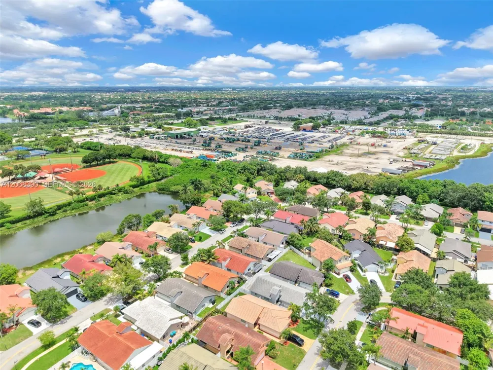 17640 SW 4th Ct Pembroke Pines, FL 33029