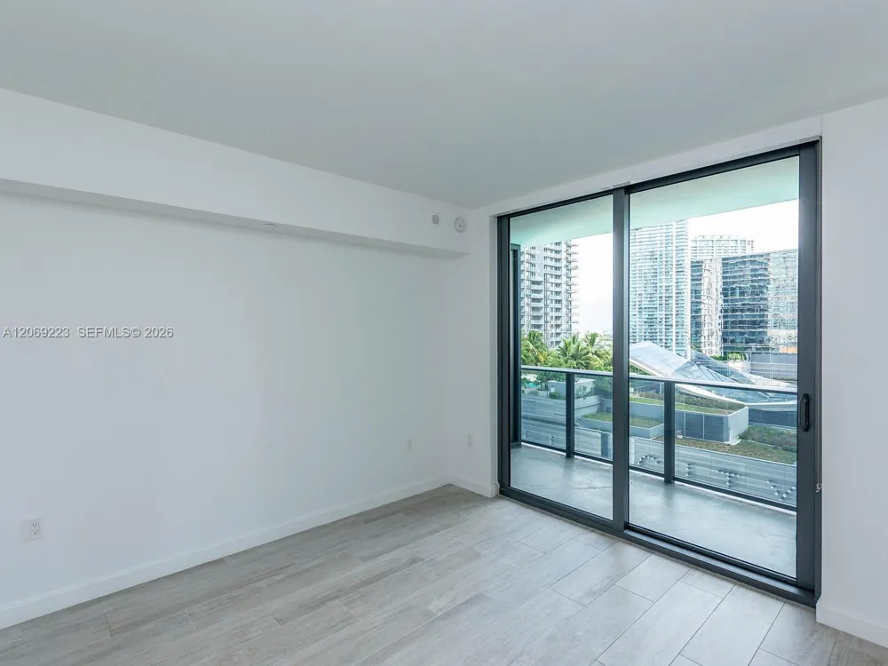 45 SW 9th St #1201 Miami, FL 33130
