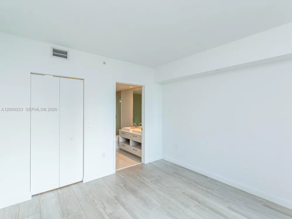45 SW 9th St #1201 Miami, FL 33130