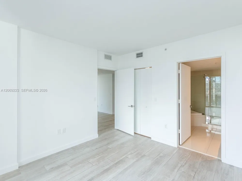 45 SW 9th St #1201 Miami, FL 33130
