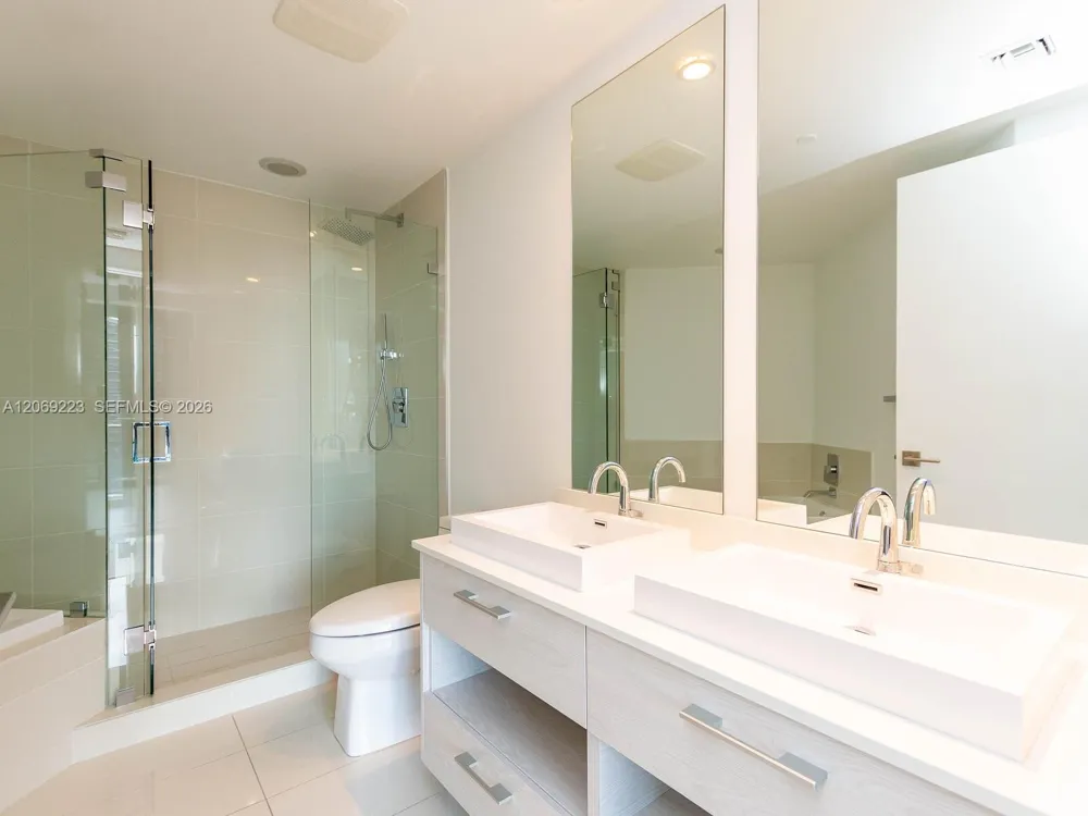 45 SW 9th St #1201 Miami, FL 33130