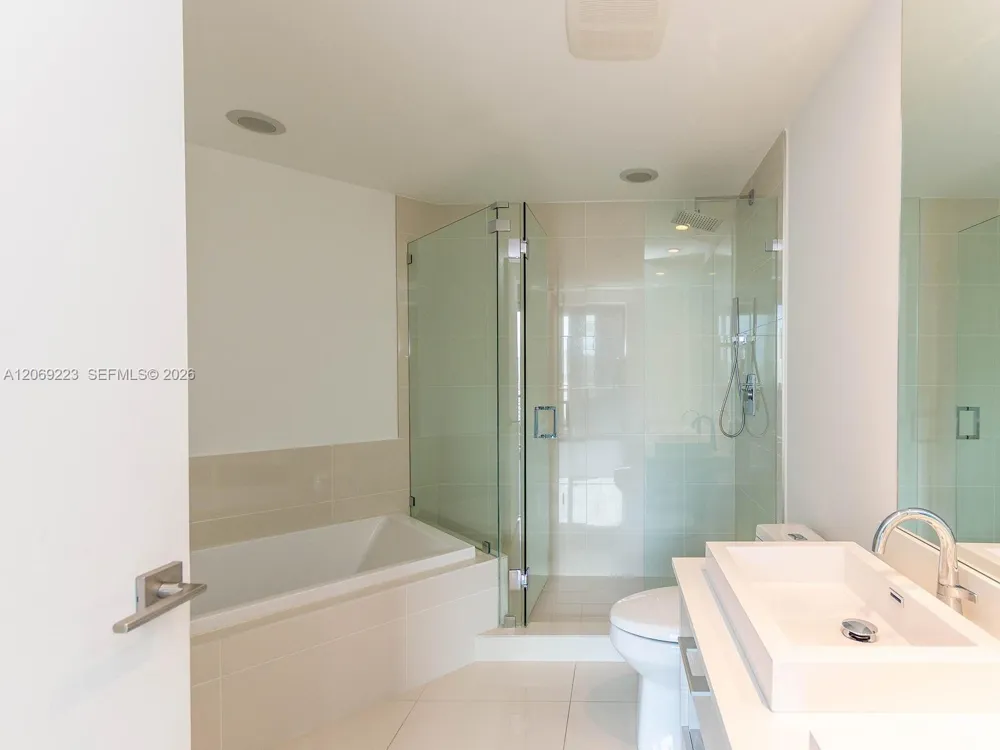45 SW 9th St #1201 Miami, FL 33130