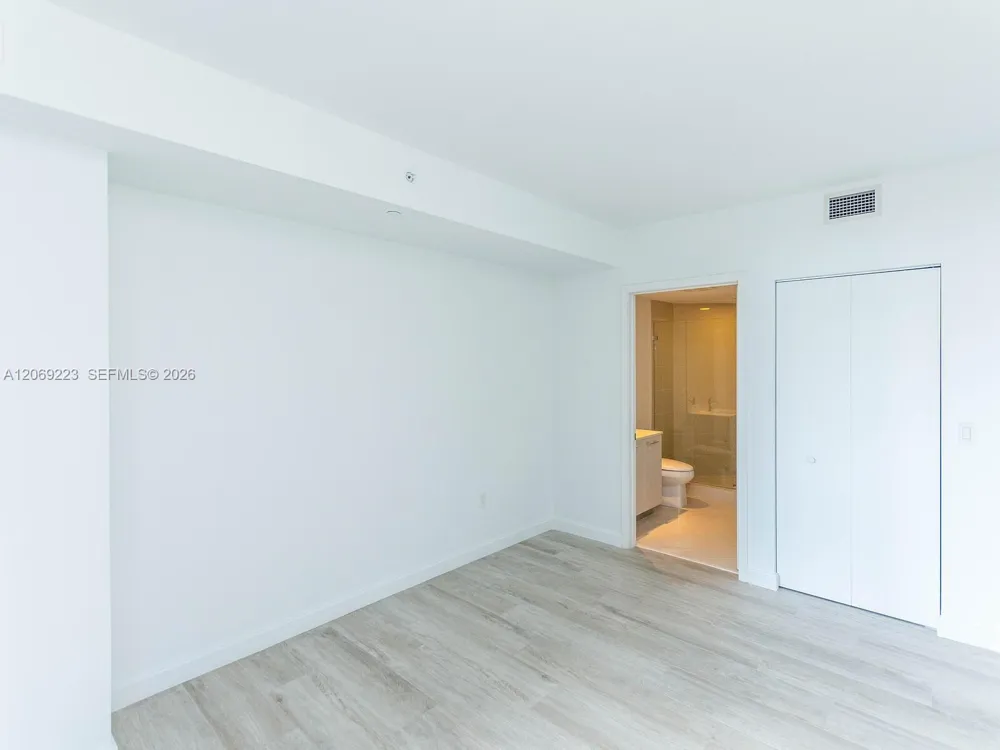 45 SW 9th St #1201 Miami, FL 33130